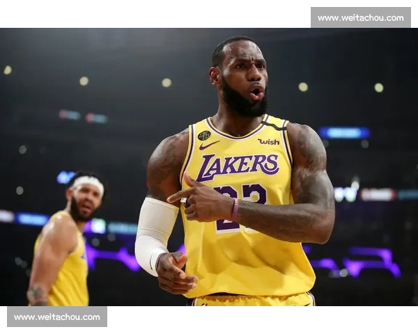 湖人对阵热火之夜詹姆斯意外离场引发胜负走向猜想与伤情悬念全场蔓延